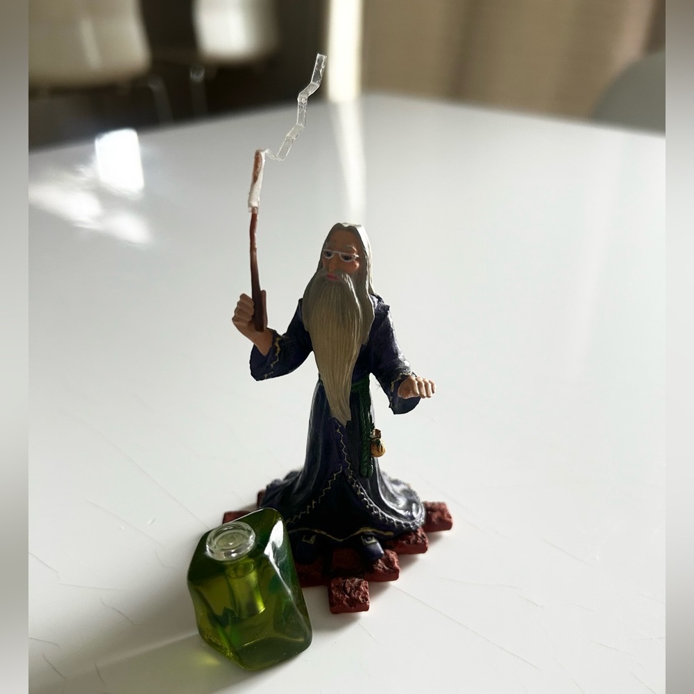 Vintage Harry Potter Dumbledore Figurine with Story Scope